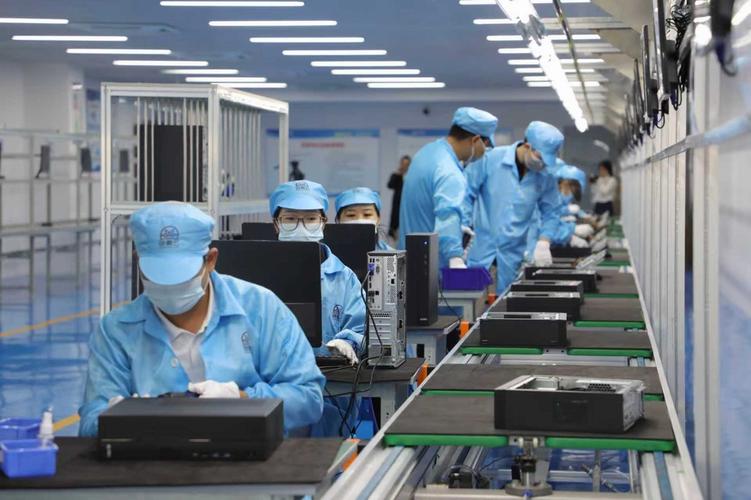生產基地首批計算機下線，開啟互聯網數據服務新篇章