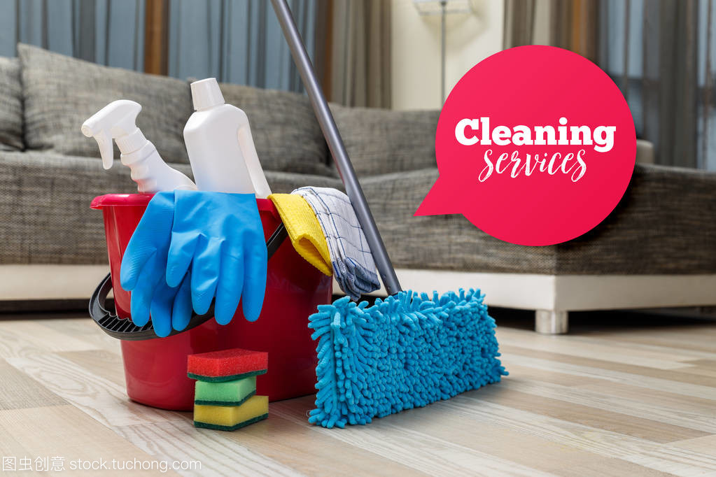 清潔服務。海綿、 化學品和拖把
